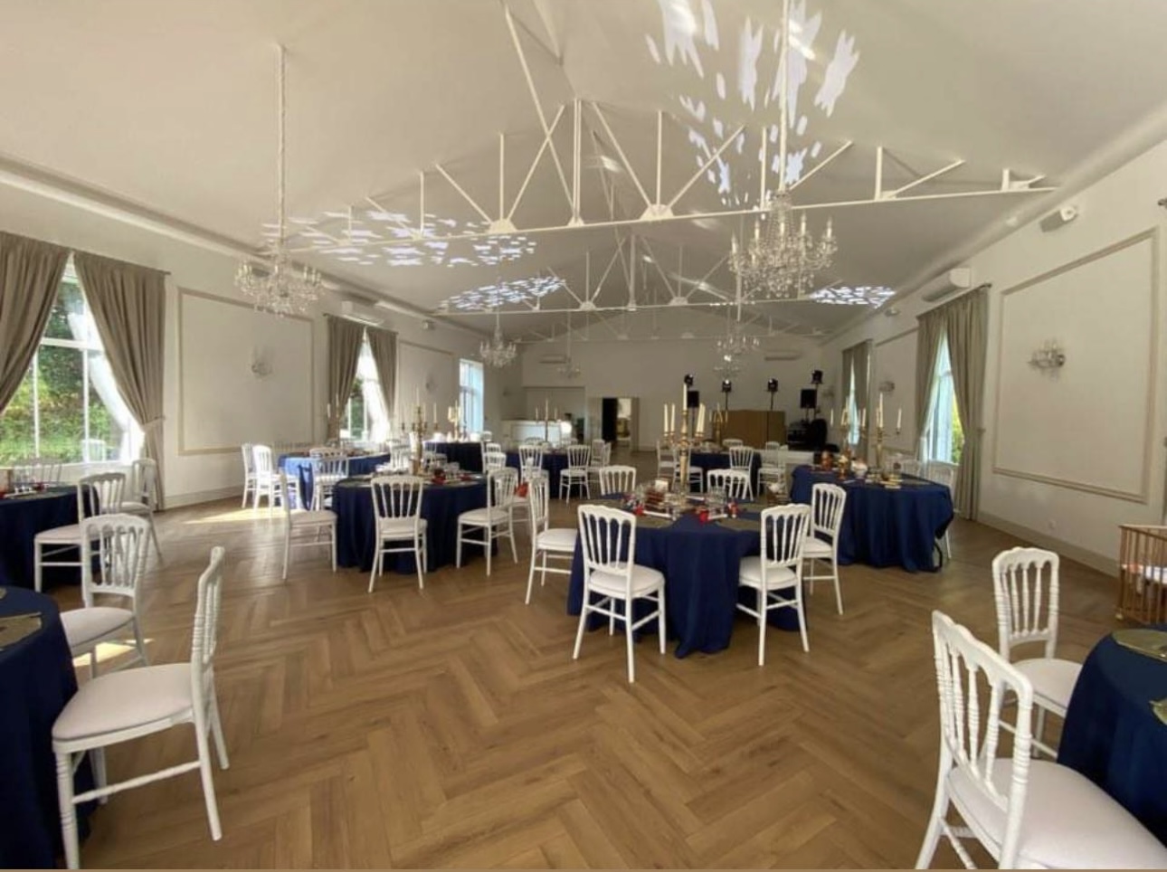Chandeliers, nappes en location